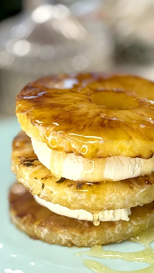 Milhojas de piña con queso mascarpone